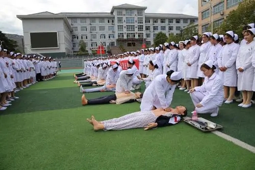 卫校招生条件 卫校的录取分数线是多少? 卫校招生条件 卫校的录取分数线是多少?