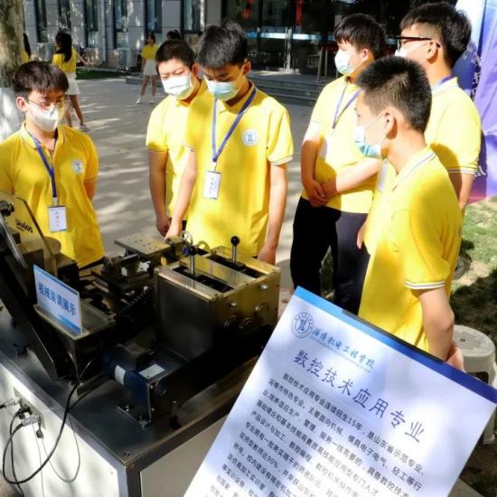 2024年淄博市职业教育活动周暨“中银杯”第十三届职业(技工)院校技能大赛开幕式在淄博机电工程学校隆重举行 2024年淄博市职业教育活动周暨“中银杯”第十三届职业(技工)院校技能大赛开幕式在淄博机电工程学校隆重举行