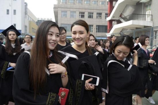 推荐女生学的轻松有前途的专业（未来十年女生很吃香的专业）