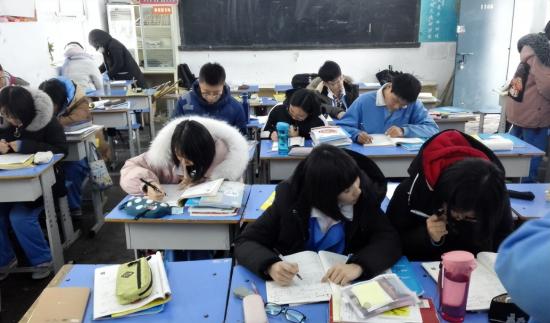 高中女生照片好看的素颜（高一素颜女生图片）