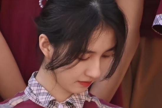 高中女生照片好看的素颜（高一素颜女生图片）