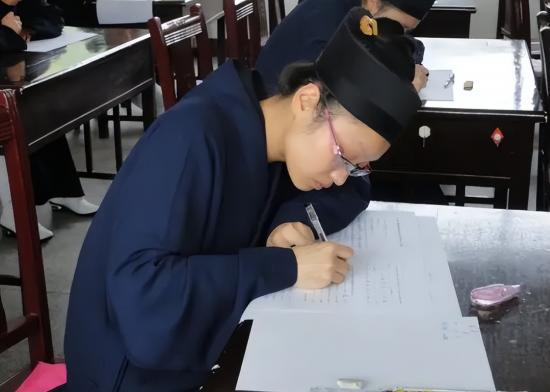 道教学院招生，还是本科4年制？学生一脸兴奋：有御剑飞行吗？